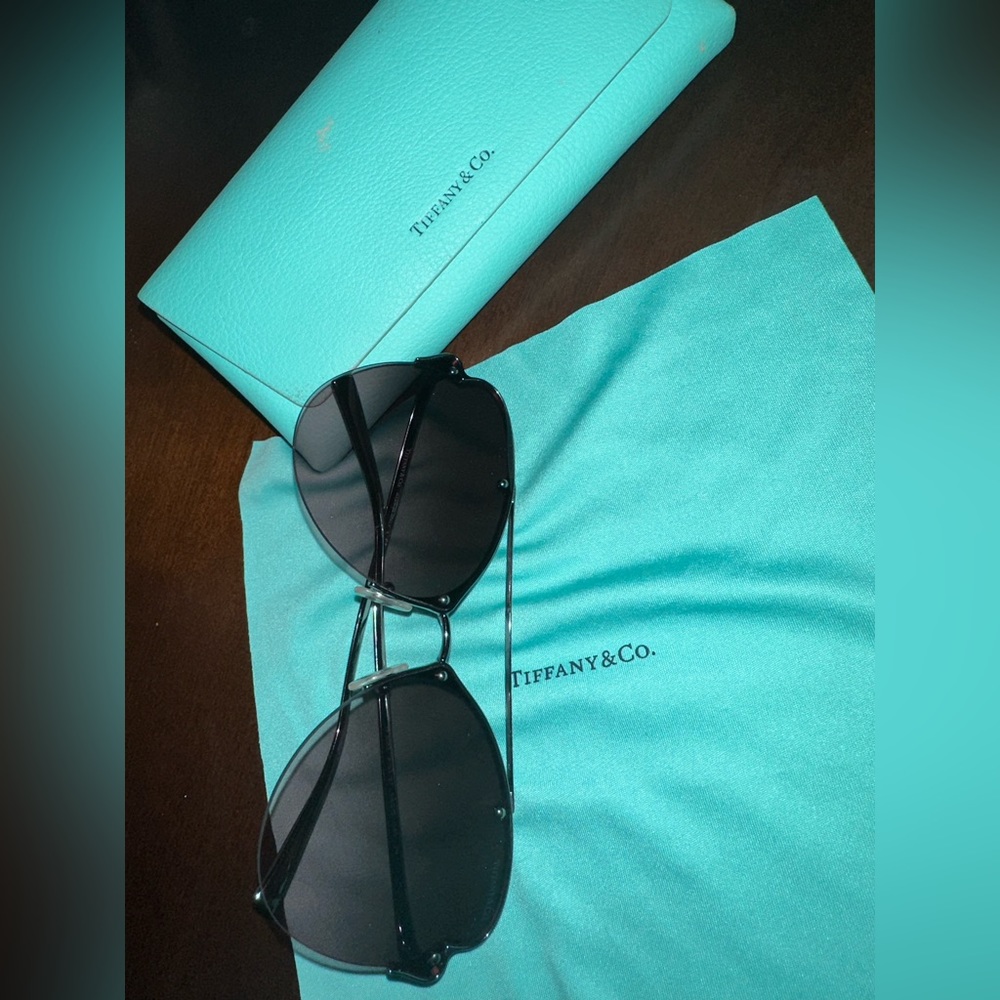 Sunglasses for sale! 💕🕶️